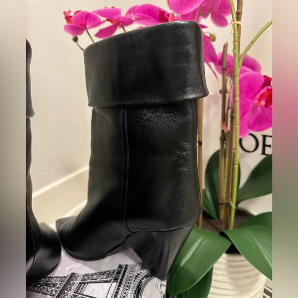 Yves Saint Laurent Black Pointed-Toe Folded-Cuff Leather Ankle Boots